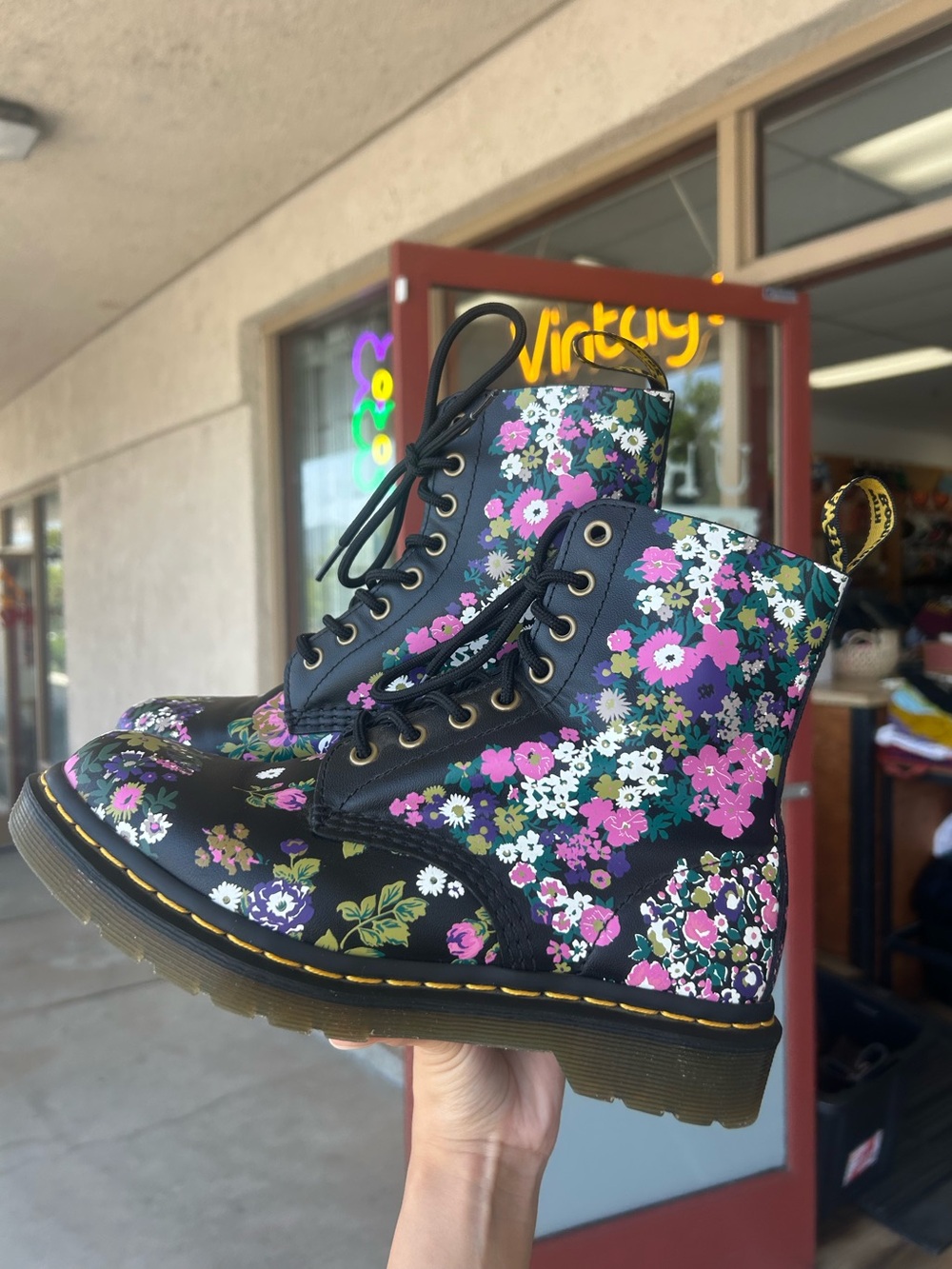 Dr. Marten 1460 “Vintage Floral Leather Lace Up Boots” - Picture 5 of 7